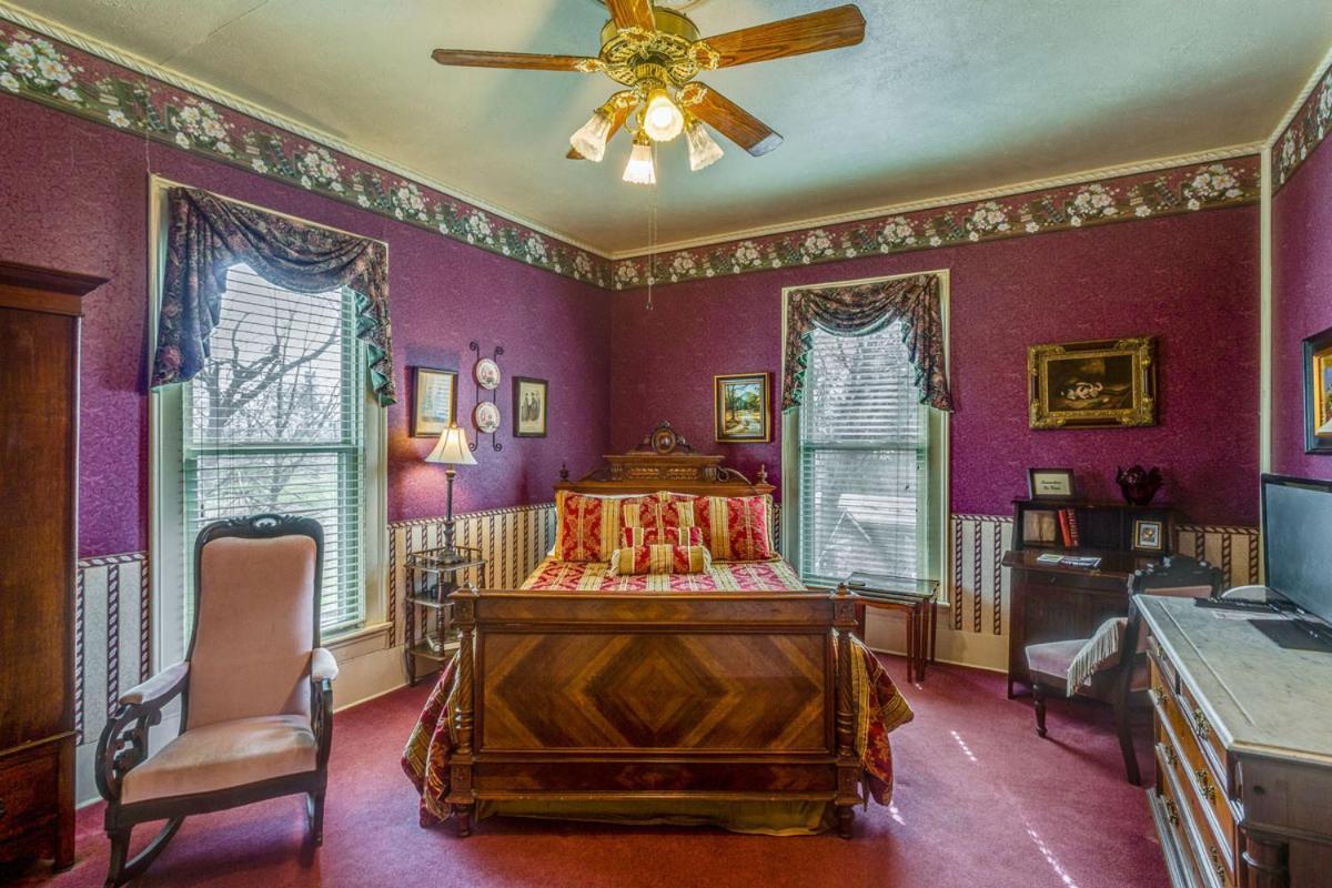 Four Winds Victorian Venue & Suites Bonham الغرفة الصورة