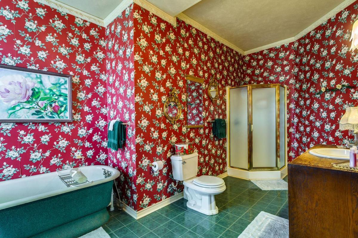 Four Winds Victorian Venue & Suites Bonham الغرفة الصورة
